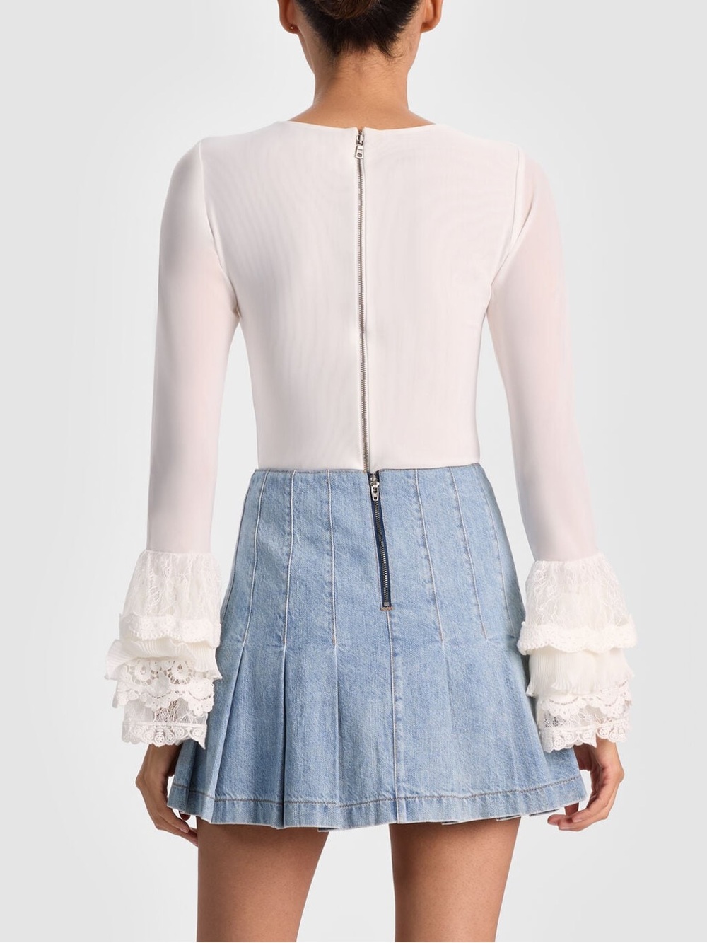 NWT Alice + Olivia Delaina Long Sleeve Top With Ruffle Cuff size Small in White - Picture 2 of 9